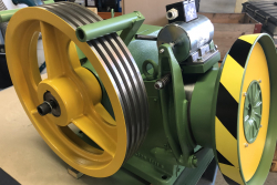 Repair of a lift gearbox after replacement of the worm gear set